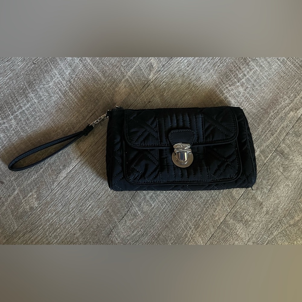 Black quilted Vera Bradley wristlet…🖤